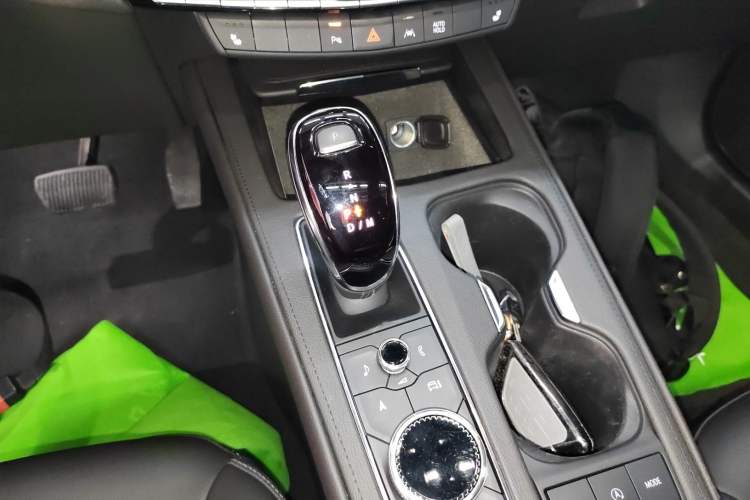 Used Cadillac XT4 2024 28T Two-Wheel-Drive Luxury Version
