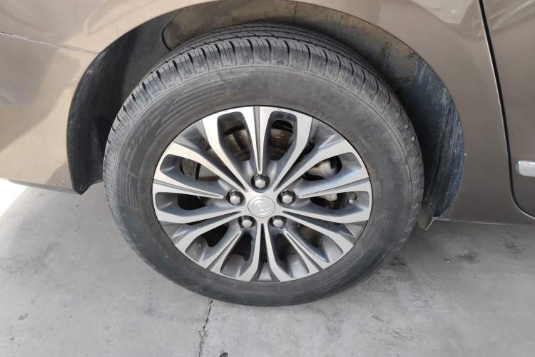 Used Buick GL8 2020 Land Cruiser Executive 652T Luxury Edition with Welfare Features
