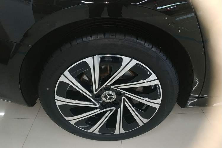 Used Mercedes-Benz E-Class 2025 E 300 L Luxury Model