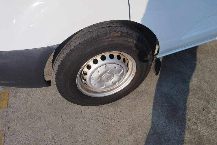 Used Ford Transit 2019 2.0T Diesel Multi-Purpose Commercial Vehicle Short Wheelbase Mid-Roof Design 6-Seater China VI Standard