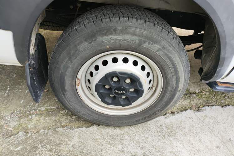 Used Iveco Eurocargo 2021 3.0T Automatic Chao Rui Short Wheelbase Low-Roof Side-Sliding Door F1C
