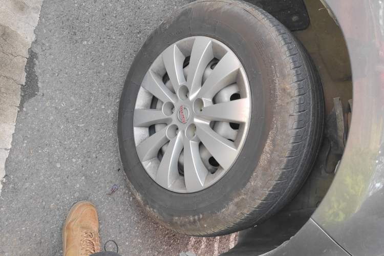 Used Jinbei Gold Hiace 2023 2.0L Passenger Van Travel Lion 5/6/7 Seater
