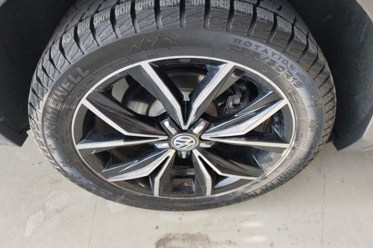 Used Volkswagen Tiguan L 2020 330TSI Automatic Two-Wheel Drive Smart Luxury Edition China VI Standard
