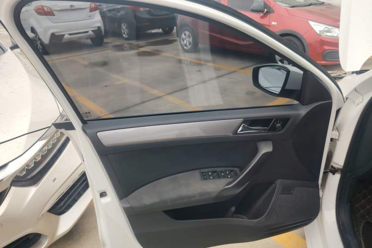 Used Volkswagen Santana 2015 Haval H6 1.6L Automatic Luxury Model
