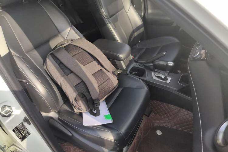 Used Toyota RAV4 2019 2.0L CVT Two-Wheel Drive ZhiShang Version China VI Standard