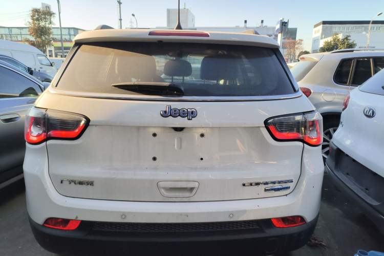 Used  Compass 2017 200T Automatic Family Edition
