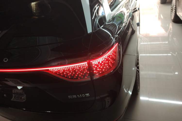 Used Hima AITO M9 2025 All-Electric Ultra Version 100 kWh 5-Seater Model
