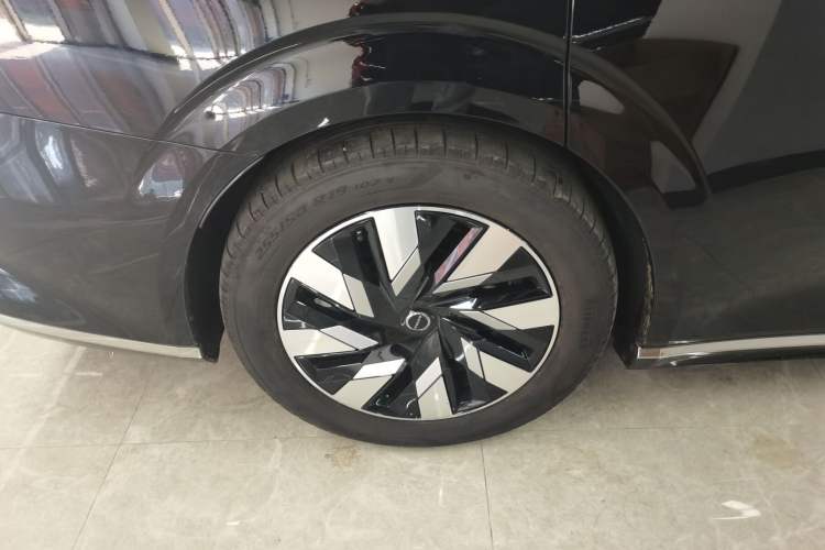 Used Volvo EM90 2025 Ultra Six-Seater
