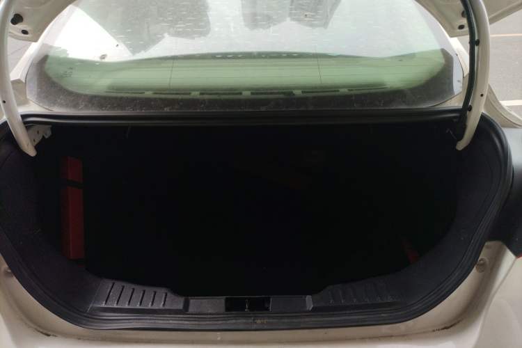 Used Ford Focus 2012 Sedan 1.6L Automatic Fashion Edition
