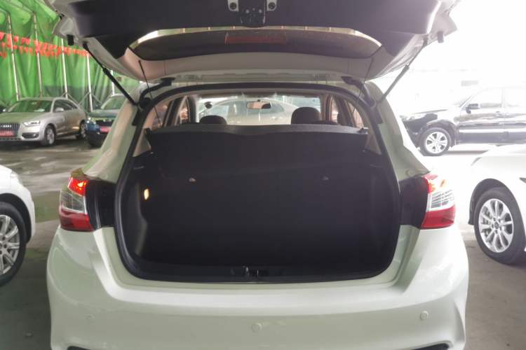 Used Nissan Tiida 2016 1.6L CVT Cool Dynamic Edition
