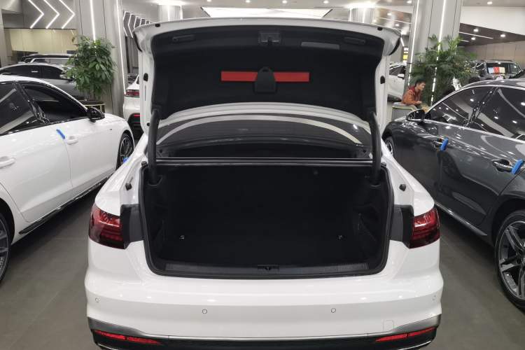 Used Audi A4L 2020 40 TFSI Luxury Dynamic Model
