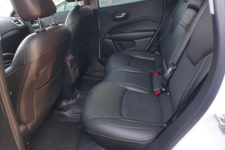 Used  Compass 2020 220T Automatic Leading Edition
