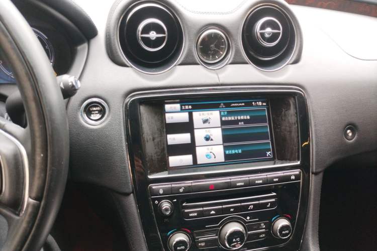 Used Jaguar XJ 2015 XJL 3.0 SC Four-Wheel Drive Panoramic Business Edition
