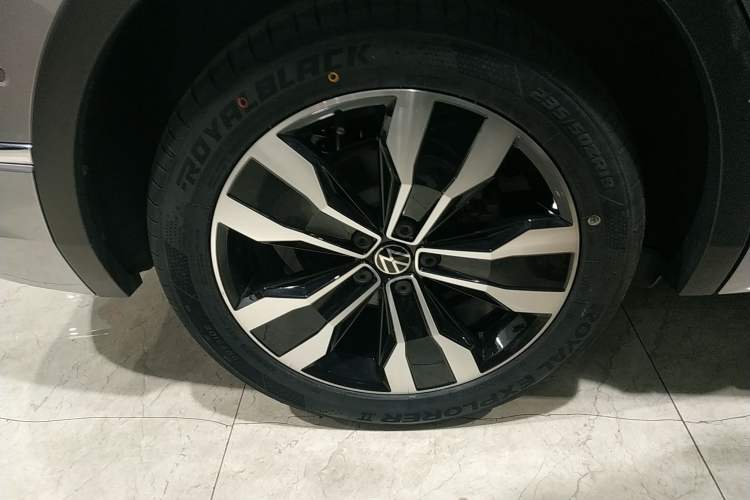 Used Volkswagen Tiguan L 2022 380TSI Automatic All-Wheel Drive R-Line Flagship 7-Seater
