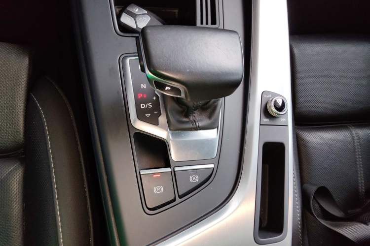 Used Audi A4L 2020 40 TFSI Luxury Dynamic Model
