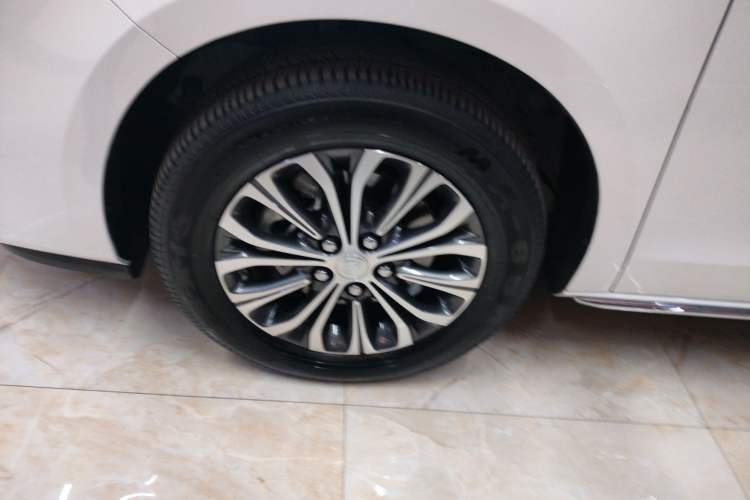 Used Buick GL8 2023 Facelifted Land Cruiser Executive Luxury Version
