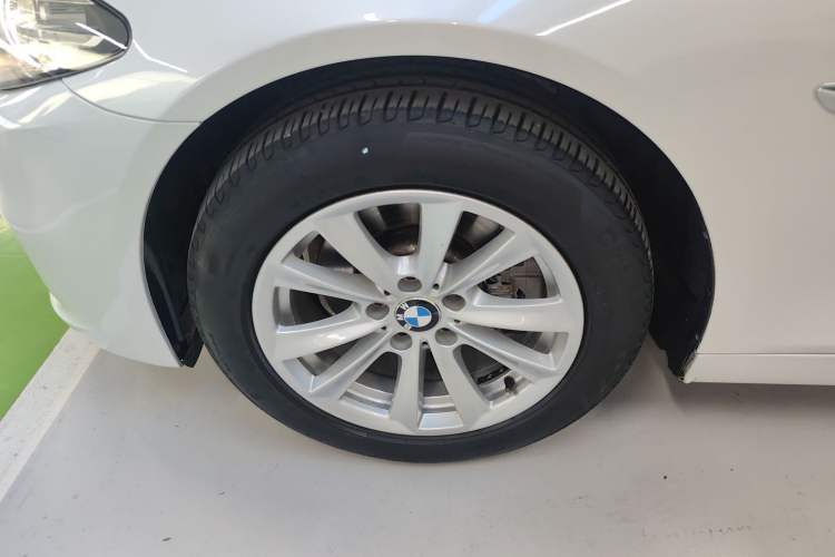 Used BMW 5 Series 2014 520i Elegant Edition
