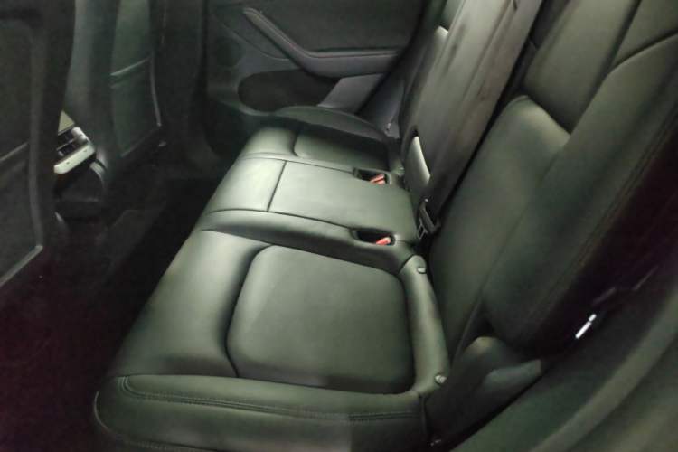 Used Tesla Model Y 2021 Long-Range All-Wheel-Drive Version
