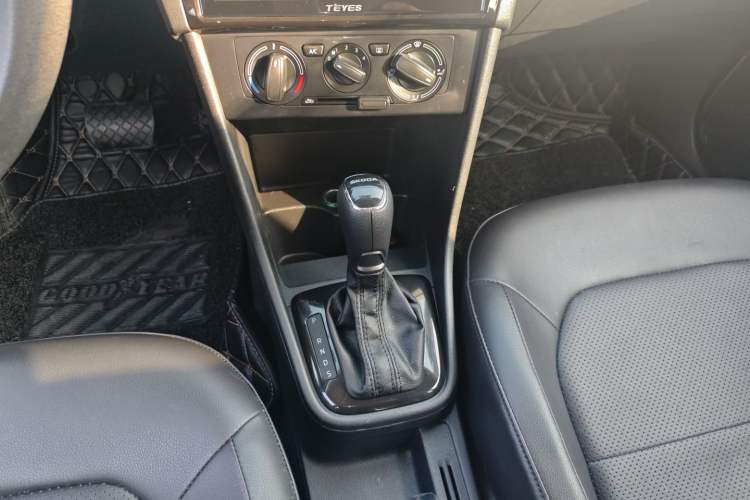 Used Skoda Rapid Spaceback 2014 1.6L Automatic Enjoyment Edition
