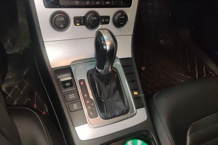 Used Volkswagen Magotan 2015 1.8TSI Advanced Model
