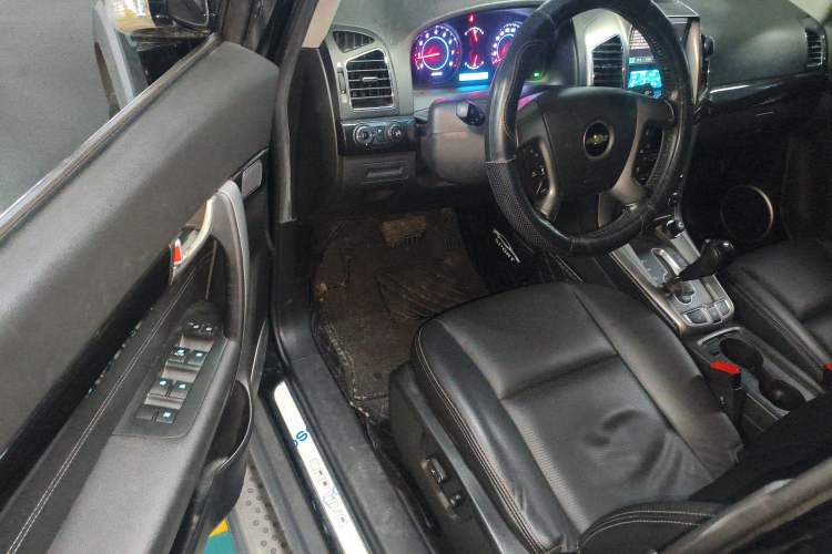 Used Chevrolet Captiva 2014 2.4L 4x4 Flagship Edition 7 Seats
