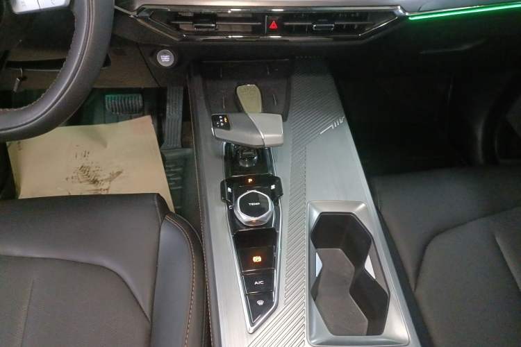 Used Oshan Z6 2023 Blue Whale 1.5T DCT Smart-Led City Edition