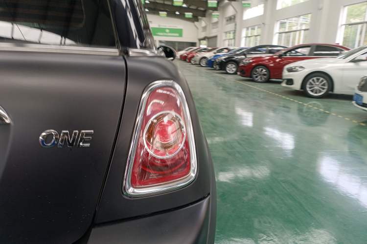 Used  MINI 2011 1.6L ONE
