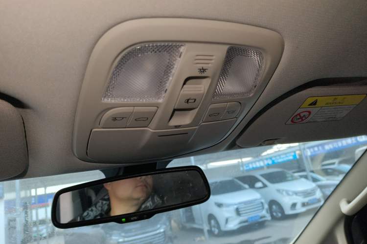 Used SAIC MAXUS G20 2021 Facelifted PLUS 2.0T Gasoline Automatic Luxury Edition
