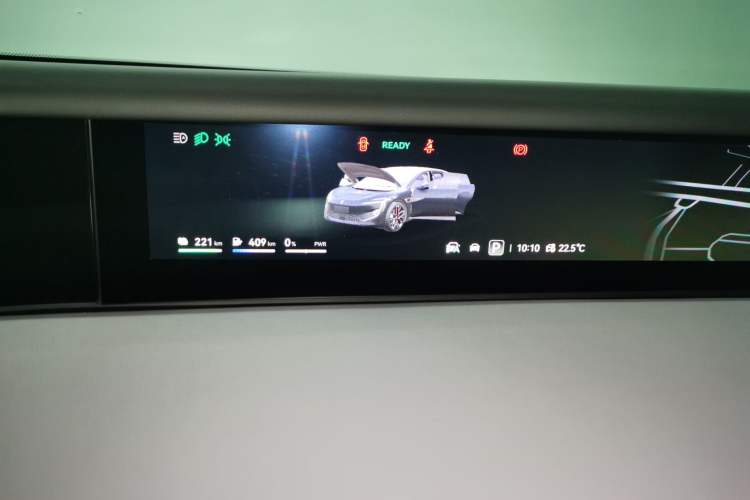 Used  12 2025 Max Extended-Range Edition
