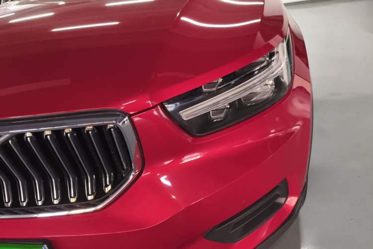 Used Volvo XC40 2019 T4 4x4 Midday Lava Red
