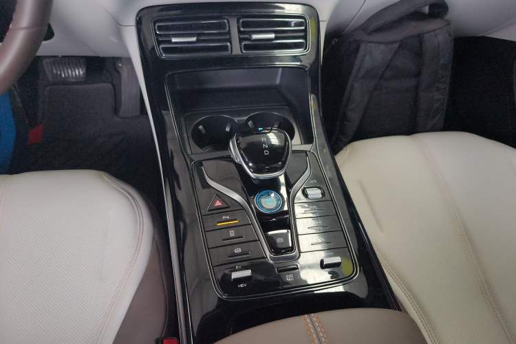 Used BYD Qin PLUS 2024 HONOR Edition DM-i 55KM Leading Model
