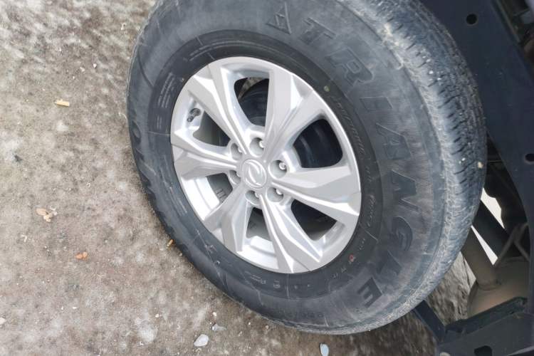 Used Dongfeng Ruichi 6 2021 2.3T Manual Two-Wheel Drive Diesel Standard Version with Flat-Base Long Cargo Bed M9T
