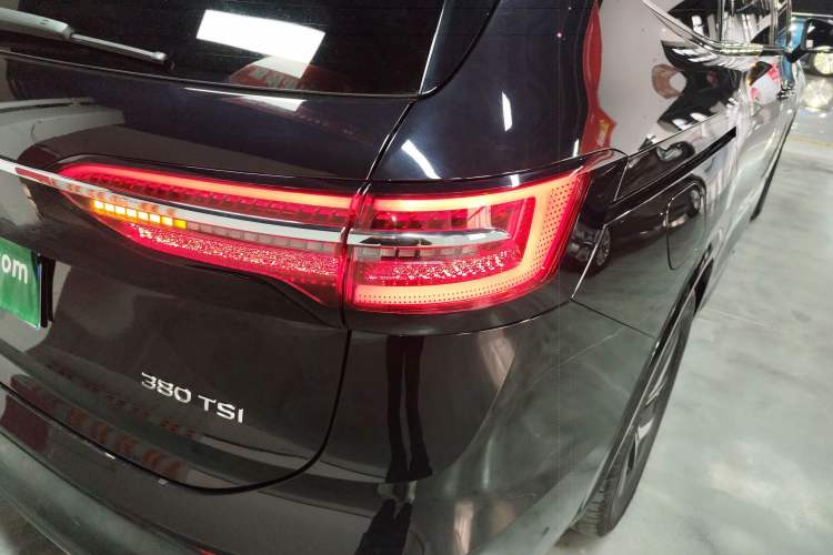 Used Volkswagen Viloran 2024 380TSI Luxury Edition
