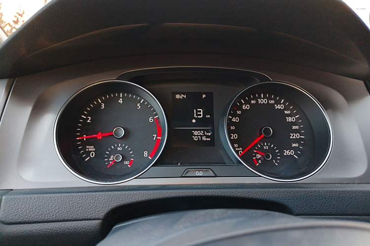 Used Volkswagen Golf 2016 1.6L Automatic Fashion Model
