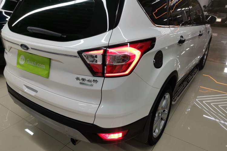 Used Ford Kuga 2018 EcoBoost 180 Two-Wheel-Drive Platinum Edition
