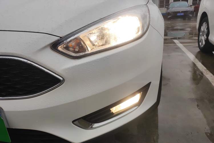 Used Ford Focus 2017 Hatchback 1.6L Automatic Fashion Edition Smart Drive Version
