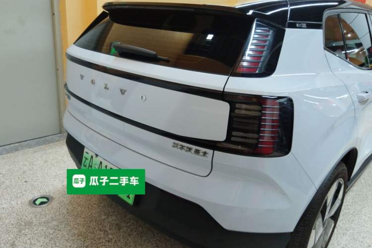 Used Volvo EX30 2025 Rear-Drive Long-Range Plus Model
