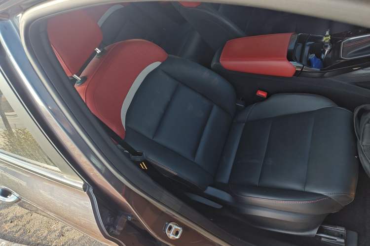 Used MG 5 2022 180 DVVT CVT Youth Luxury Edition
