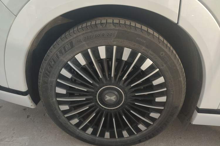 Used XPeng X9 2025 740 Ultra-Long Range Max
