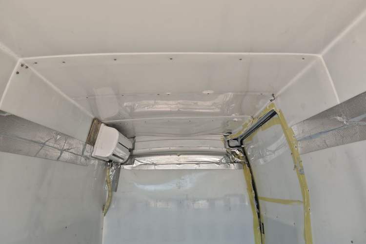 Used SAIC MAXUS Xintu V80 2019 2.0T Plus 6-Speed Manual Van Long Wheelbase Mid-Roof Design 2-3 Seater