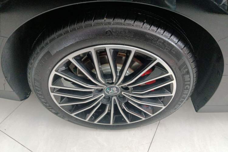 Used BYD Han 2025 EV with 701 km of Laser Radar-Enabled Intelligent Driving
