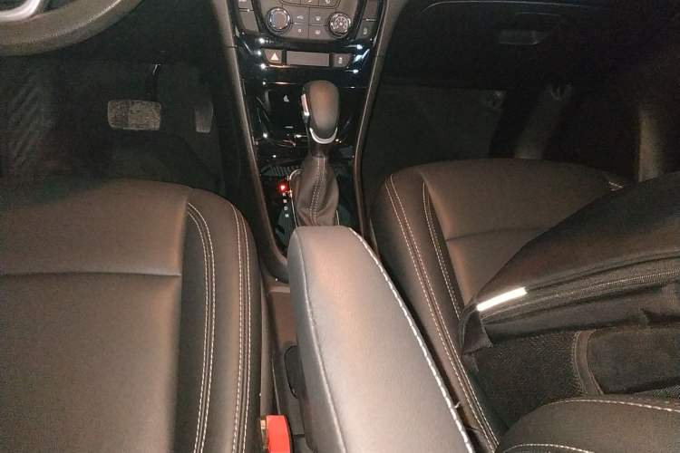 Used Buick Encore 2016 18T Automatic Two-Wheel Drive Urban Fashion Model
