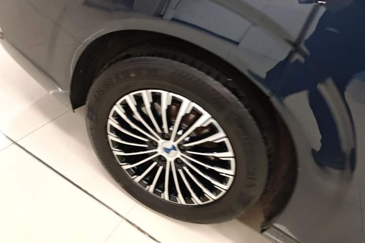 Used Denza D9 2022 DM-i 970 Four-Wheel Drive Prestige Model
