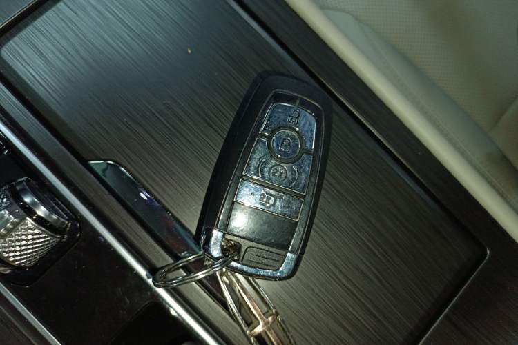 Used Lincoln Corsair 2023 2.0T Two-Wheel-Drive Luxury Edition
