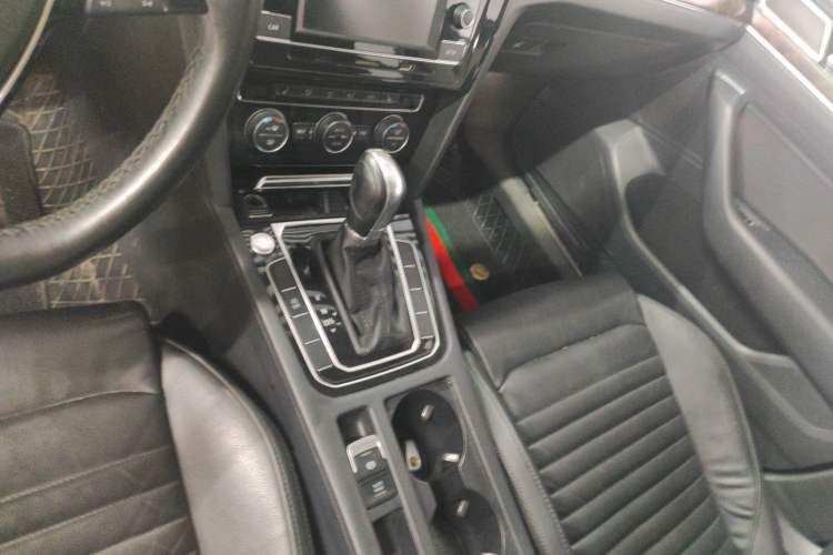 Used Volkswagen Magotan 2018 Facelift 330TSI DSG Luxury Model