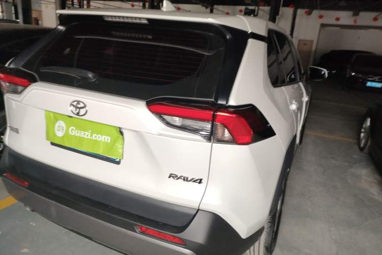 Used Toyota RAV4 2022 2.0L CVT Two-Wheel Drive Fashion Edition