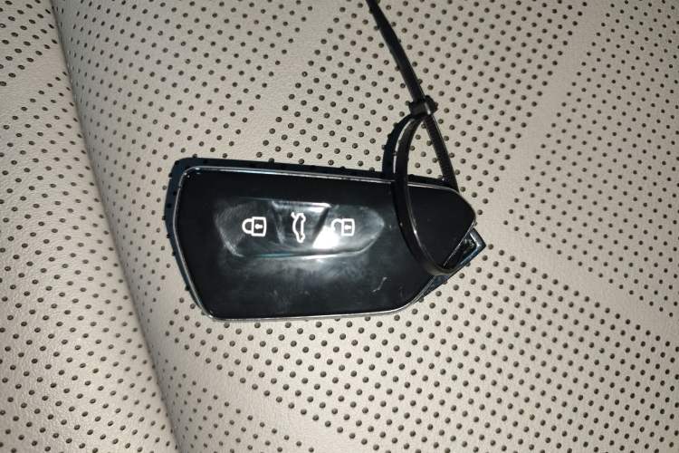 Used Volkswagen Golf 2025 300TSI R-Line
