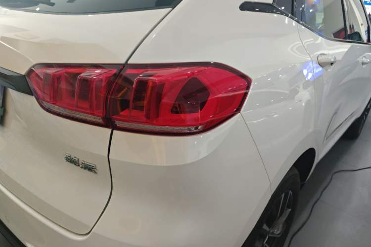 Used Wey VV5 2021 1.5T Two-Wheel Drive Color Pioneer
