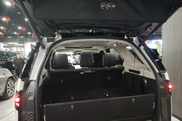 Used Land Rover Discovery 2021 360 PS R-Dynamic SE