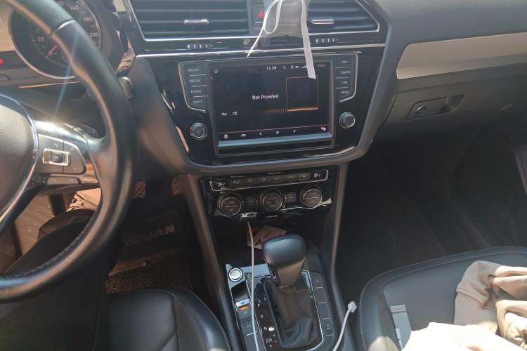 Used Volkswagen Tiguan L 2018 330TSI Automatic Two-Wheel Drive Luxury Edition
